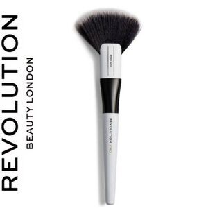Revolution Beauty Pro 320 Large Fan Brush